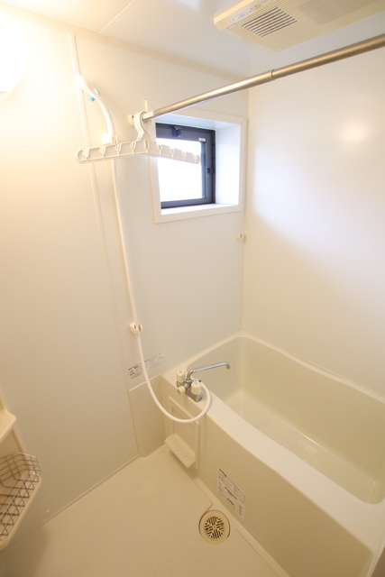 バス・シャワールーム　小窓がついています