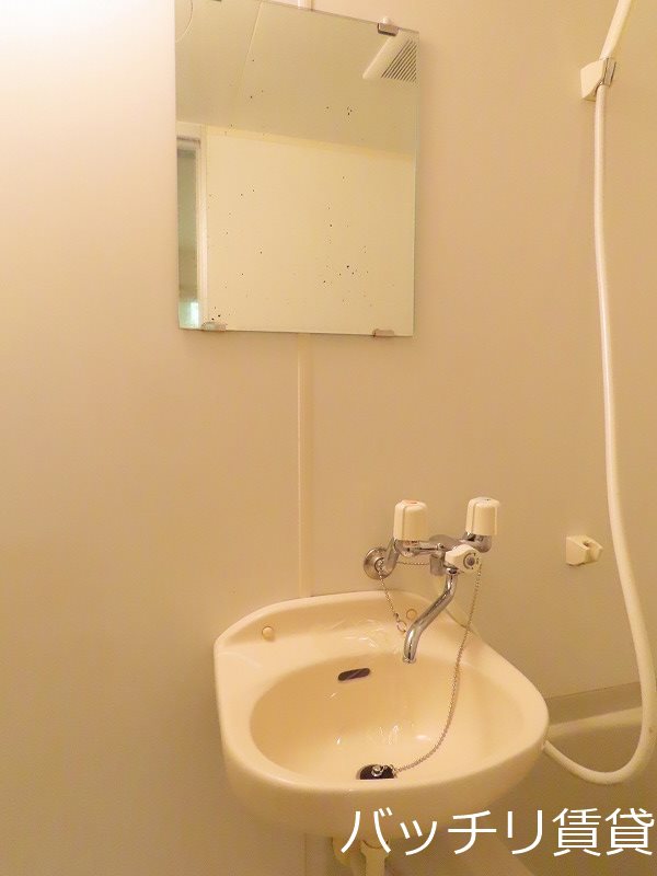 洗面設備　同型タイプの為、現状を優先致します。