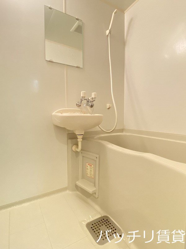 バス・シャワールーム　同型タイプの為、現状を優先致します。