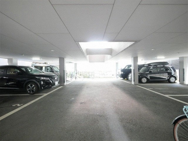 駐車場　駐車場があるので、車を買う予定の方も安心です