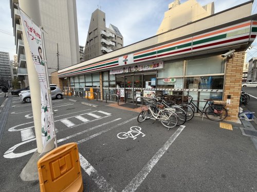 コンビニ　セブン-イレブン 大阪京町堀３丁目店（コンビニ）まで157m