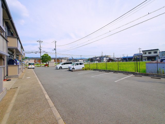 駐車場　車をお持ちの方に嬉しい駐車場付きの物件です