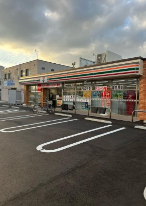 コンビニ　セブンイレブン大田区北糀谷1丁目店（コンビニ）まで221m