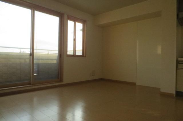 居室・リビング　１２帖の開放感ある広いＬＤＫ