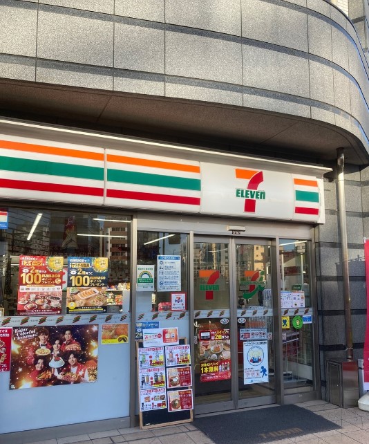 コンビニ　セブンイレブン日本橋横山町店（コンビニ）まで83m