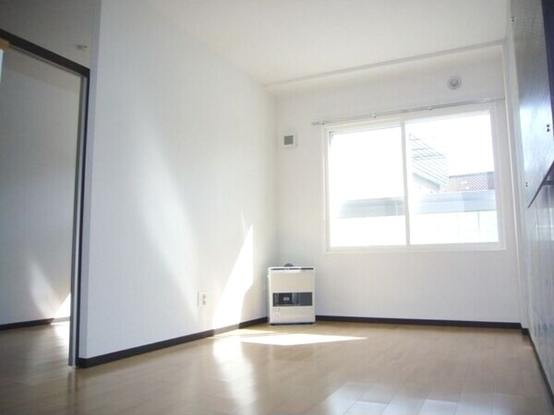 居室・リビング　退去予定につき同タイプ別号室の画像です。