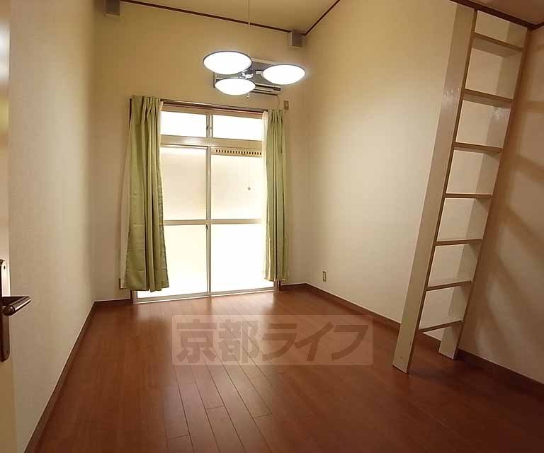 居室・リビング　５．５帖の洋室です。