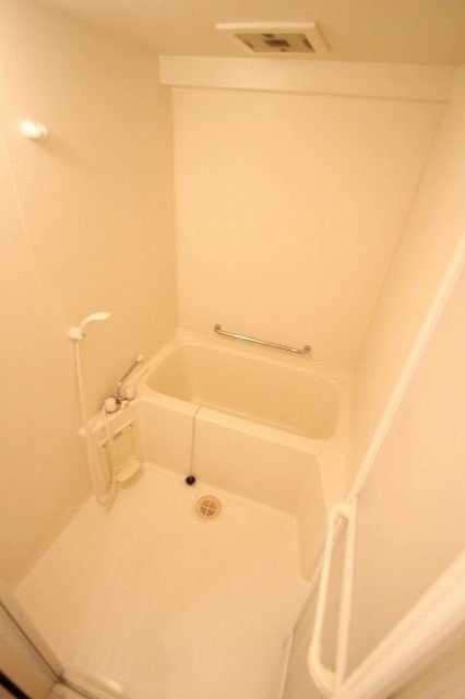 バス・シャワールーム　同物件別号室のものです。