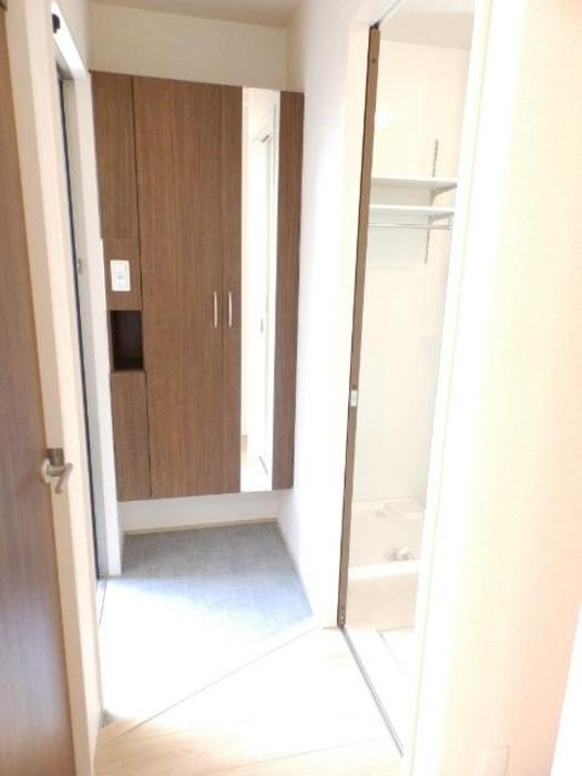 玄関　玄関　シューズボックス完備