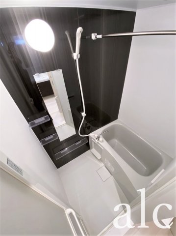 バス・シャワールーム　写真は反転タイプです、きれいなお風呂です