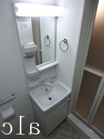 洗面設備　写真は反転タイプです、朝の身支度には欠かせない独立洗面化粧台