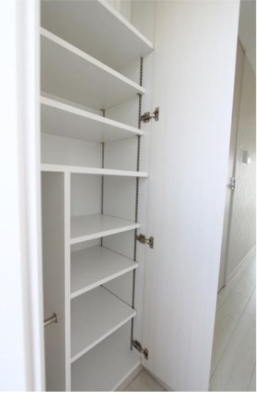 収納　写真は反転タイプです、専用の収納スペースです