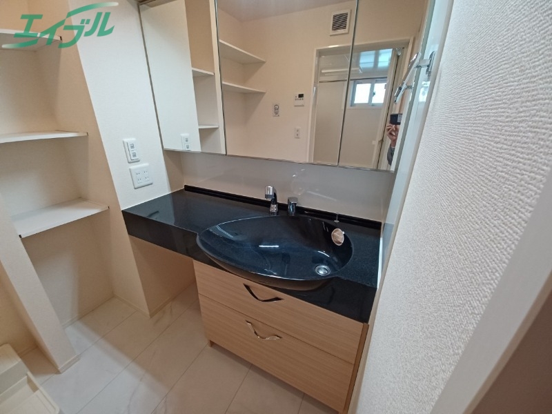 洗面設備　同型参考写真