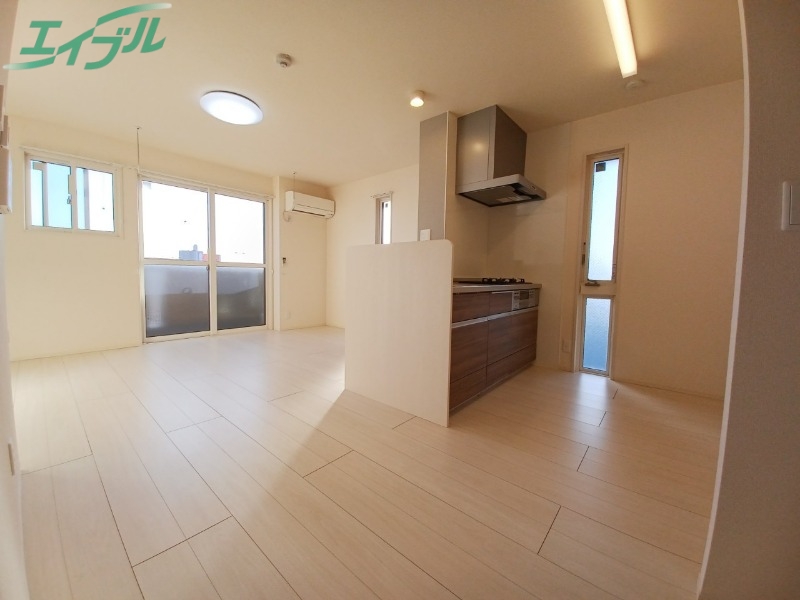 居室・リビング　同型参考写真