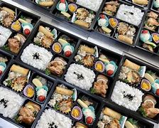 飲食店　まごころ弁当新宿店（飲食店）まで813m