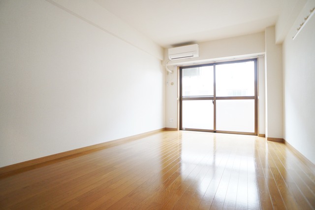 居室・リビング　参考写真（同建物反転タイプ別部屋のものです）