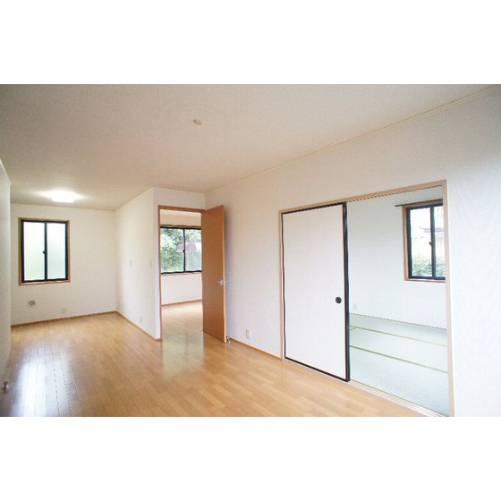 居室・リビング　和室→洋室にリフォーム済み