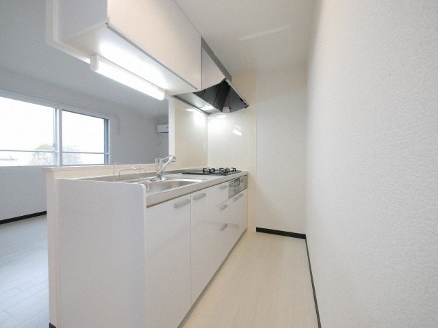 キッチン　人気の対面システムキッチンタイプです。