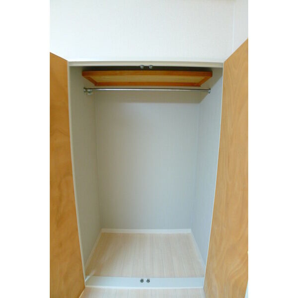 収納　奥行きのあるクローゼットです。