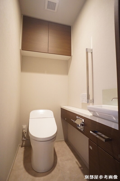 トイレ　落ち着いた色調のトイレです♪