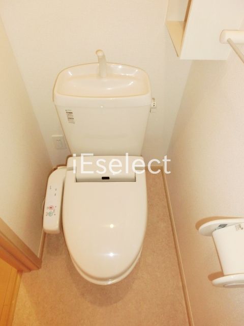 トイレ　温水洗浄便座でスッキリ