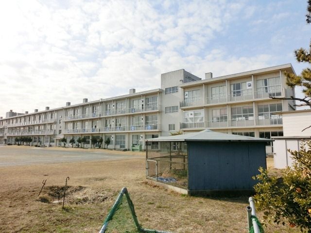 小学校　生浜小学校（小学校）まで730m