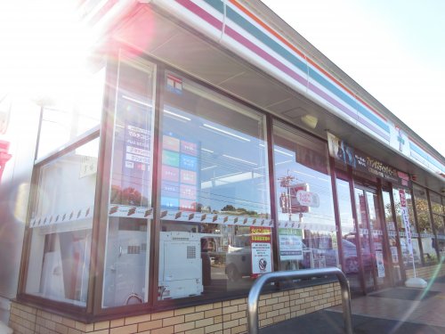 コンビニ　セブン－イレブン 富田林藤沢台７丁目店（コンビニ）まで558m