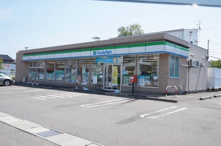 コンビニ　ファミリーマート（コンビニ）まで355m
