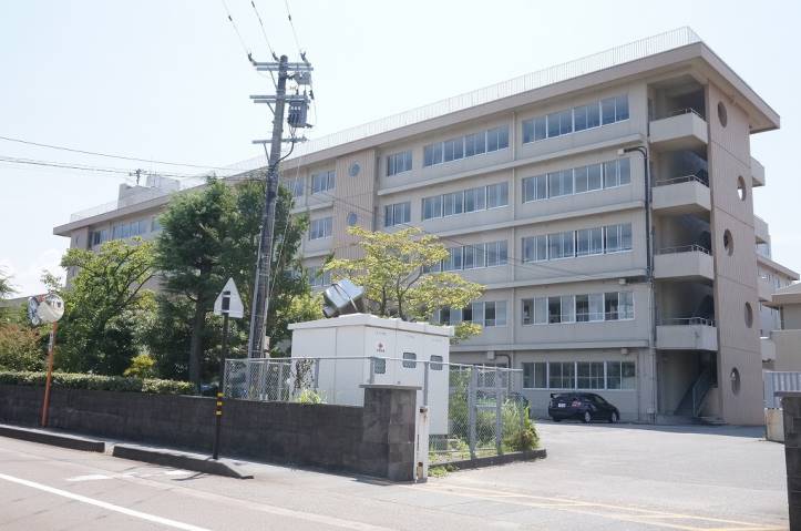 中学校　鳴和中学校（中学校）まで577m