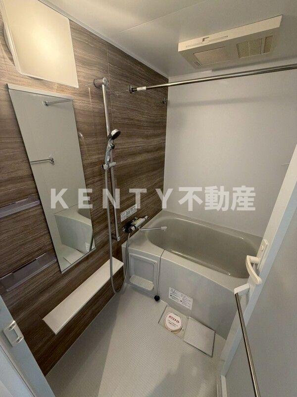 バス・シャワールーム　コンパクトで使いやすいお風呂です