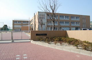 中学校　四日市市立港中学校（中学校）まで776m