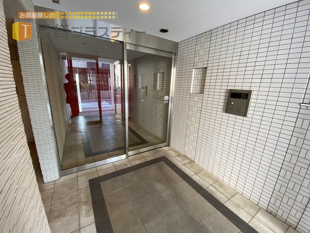 エントランス　安心のオートロック付き