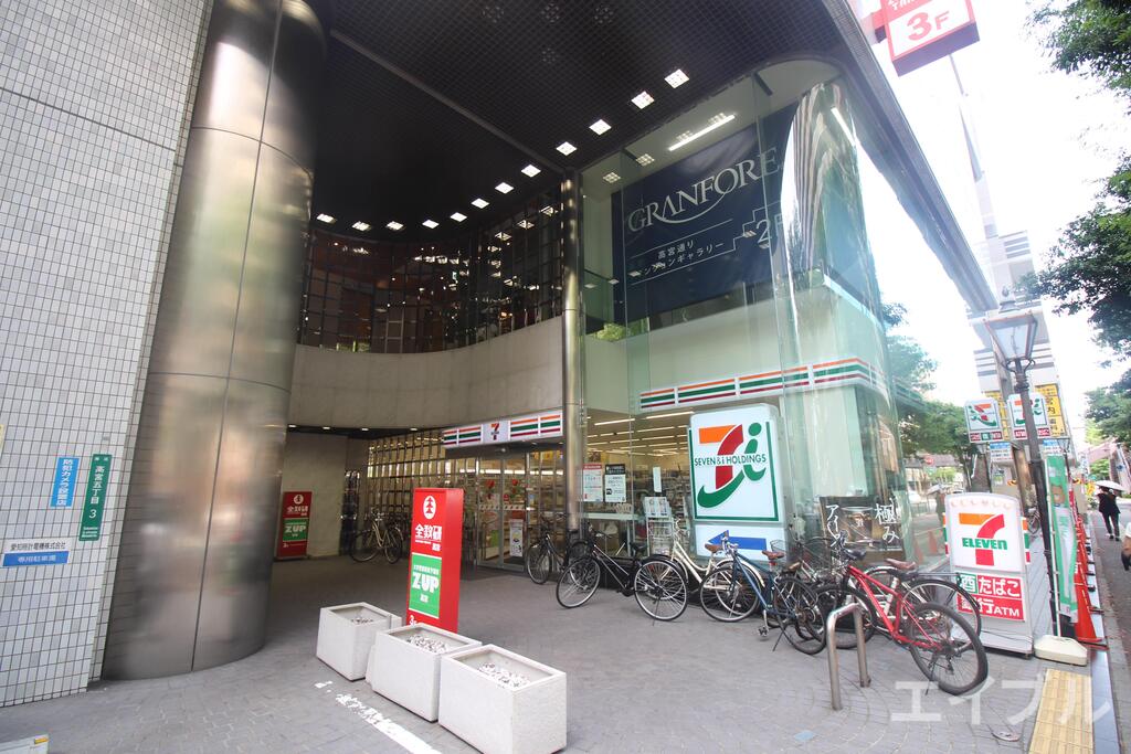 コンビニ　セブンイレブン福岡高宮5丁目店（コンビニ）まで279m