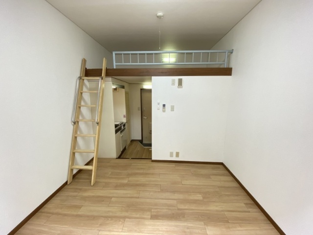 その他部屋・スペース　壁、床、天井全面張替え済みのキレイな室内