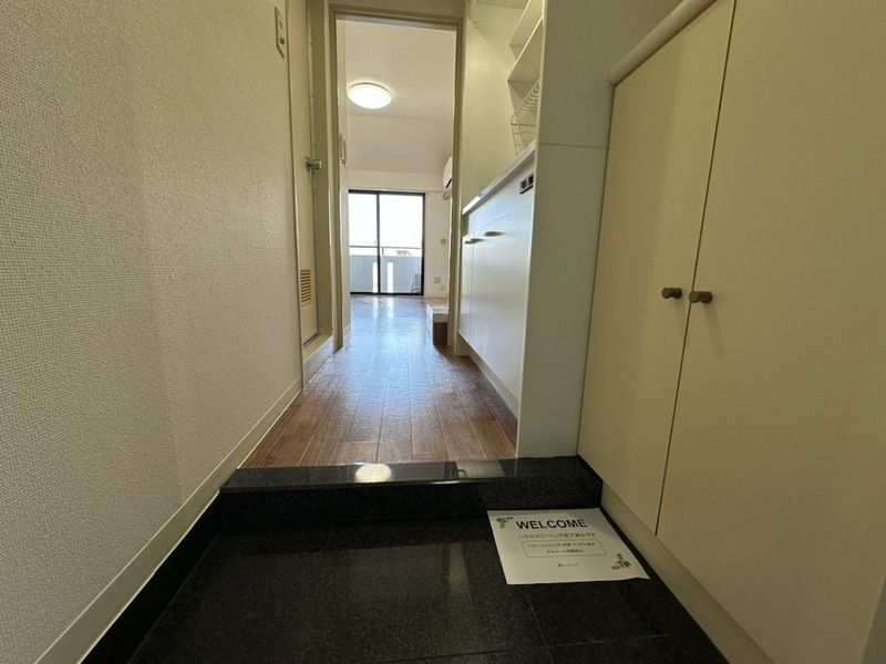 玄関　参考写真（同物件別部屋）