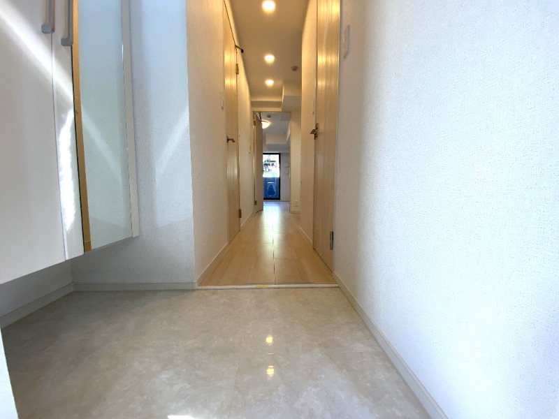 玄関　玄関を一歩入ると・・・こんな感じです。