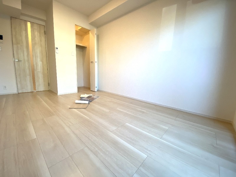居室・リビング　白を基調にした明るいお部屋です。