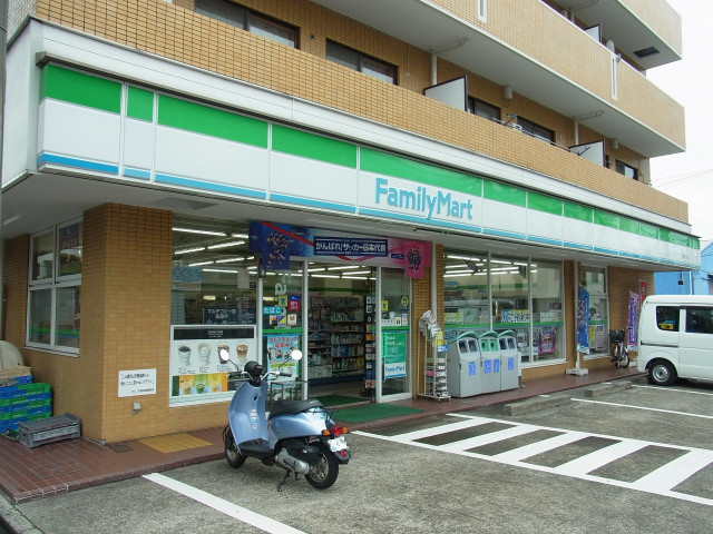 コンビニ　ファミリーマート　日吉六丁目店（コンビニ）まで40m