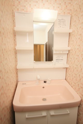 洗面設備　別部屋の参考写真となります。
