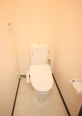 トイレ　別部屋の参考写真となります。