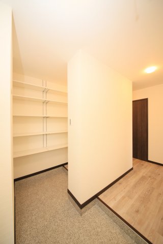 玄関　別部屋の参考写真となります。