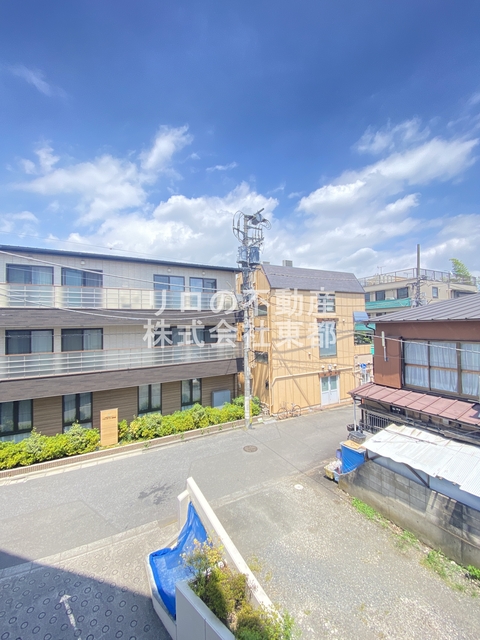 眺望　バルコニーからの景色です！圧迫感がないので暮らしやすい♪