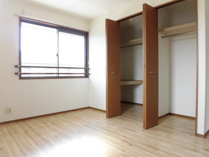 その他部屋・スペース　風通しも良い寝室です☆