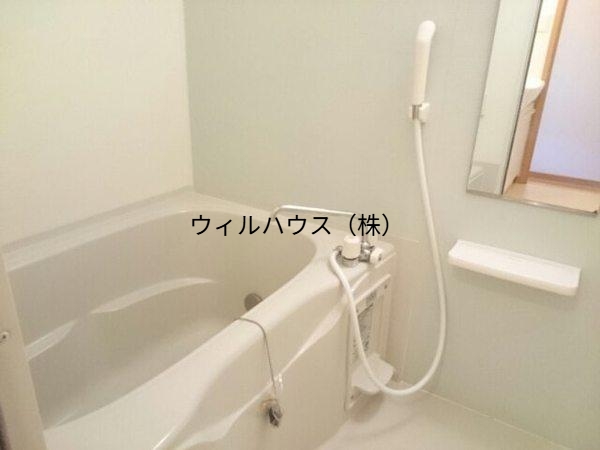 バス・シャワールーム　浴室乾燥機、追い焚き機能付きバス！