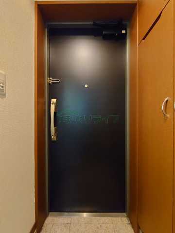 玄関　別部屋の参考写真となります。