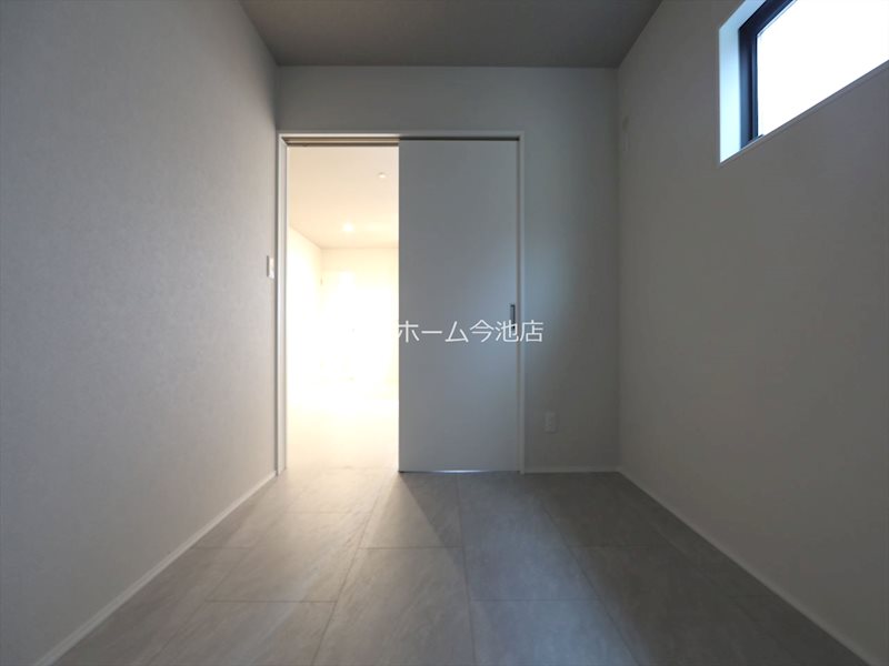 その他部屋・スペース　洋室4.3帖　換気良好　収納充実しています