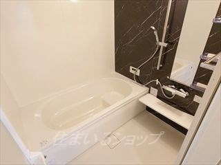 バス・シャワールーム　追い焚き・窓あり
