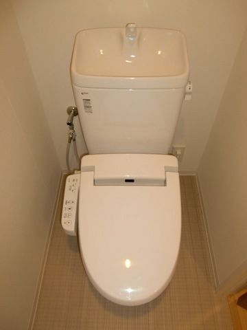 トイレ　シャワートイレ付いてます。