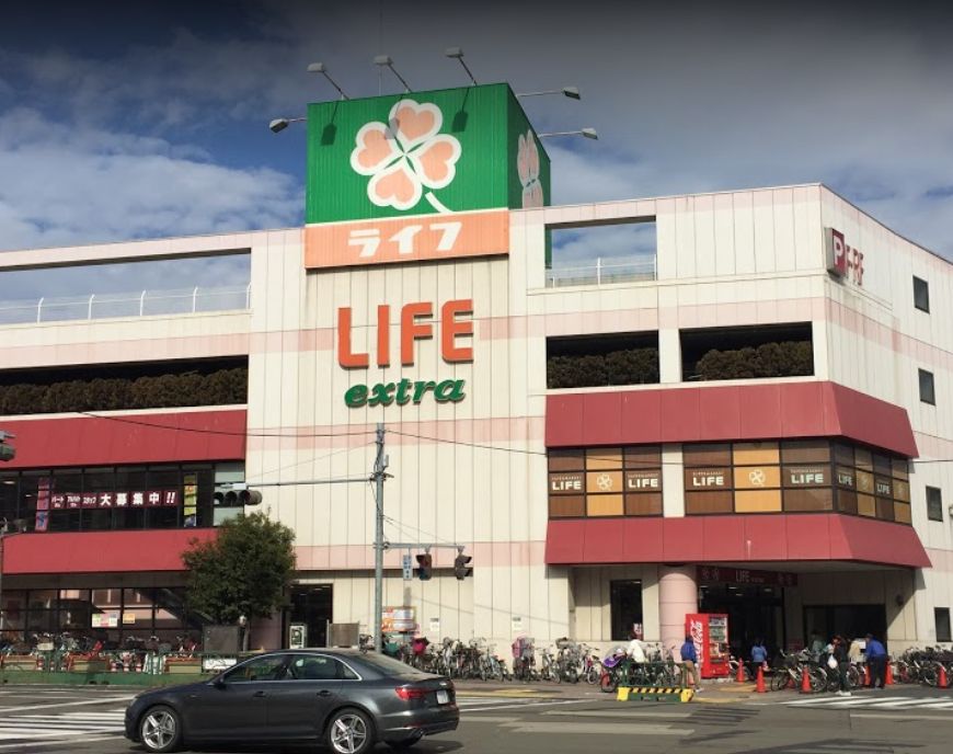 スーパー　ライフ 千川駅前店（スーパー）まで746m