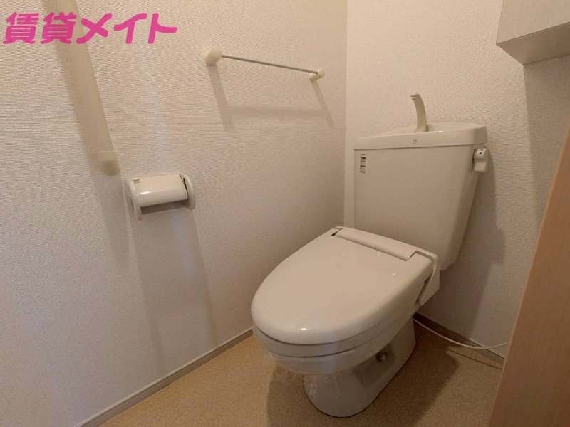 トイレ　同型参考写真